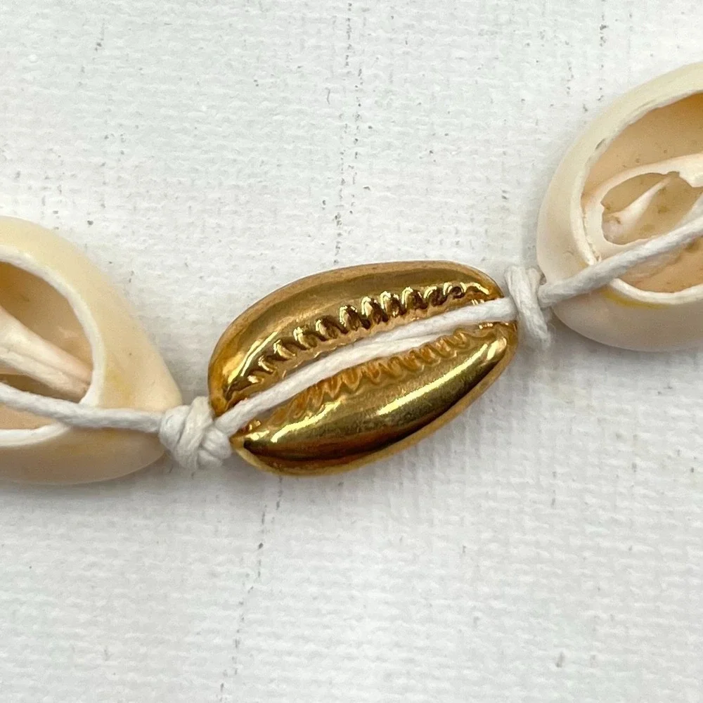 Vintage Natural Cowrie Shell Necklace Gold Metallic Accent Cream Cord Beachy Y2K - Picture 5 of 12